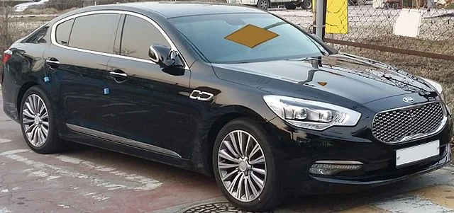 Black Kia K900