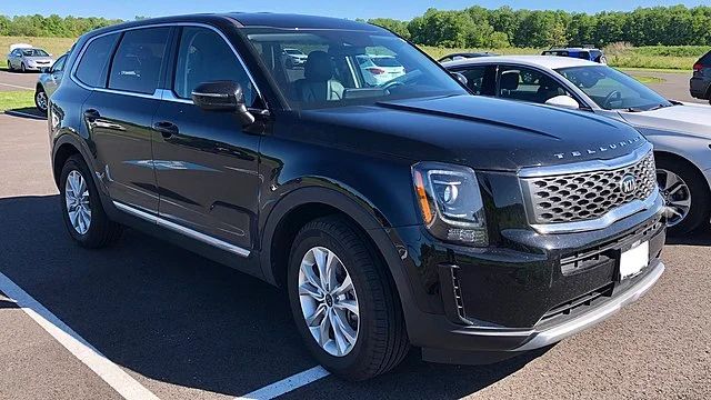 Black Kia Telluride in a parking lot