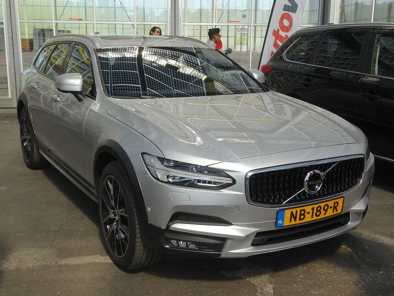 Silver Volvo V90