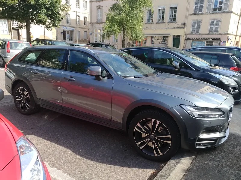 silver Volvo V90