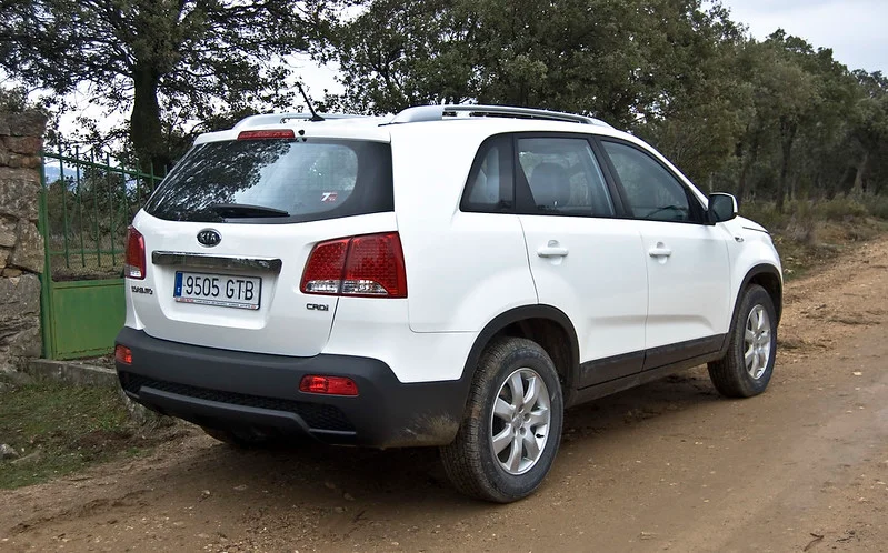 White Kia Sorento