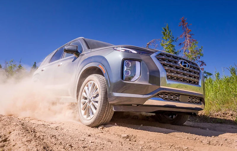 Hyundai Palisade driving off road