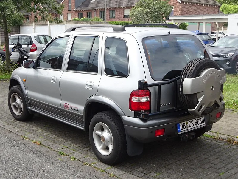 Kia Sportage parked on a cobblestone street