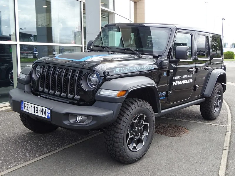 Silver Jeep Wrangler Unlimited