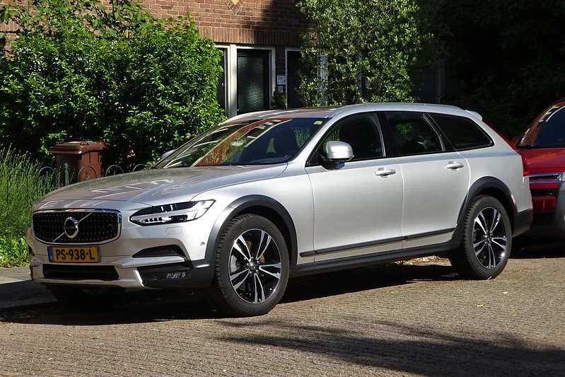 Silver Volvo V90