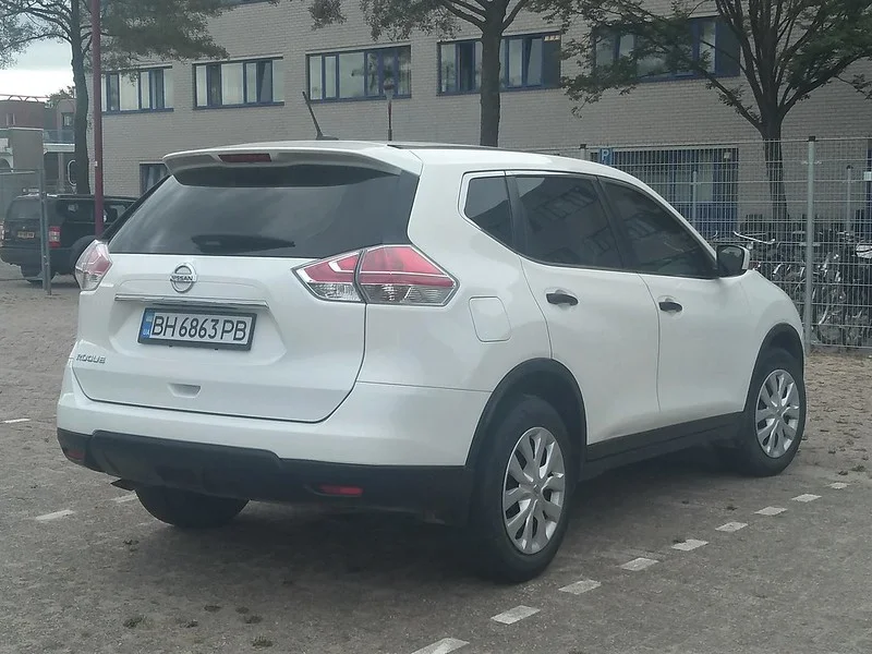 White 2016 Nissan Rogue