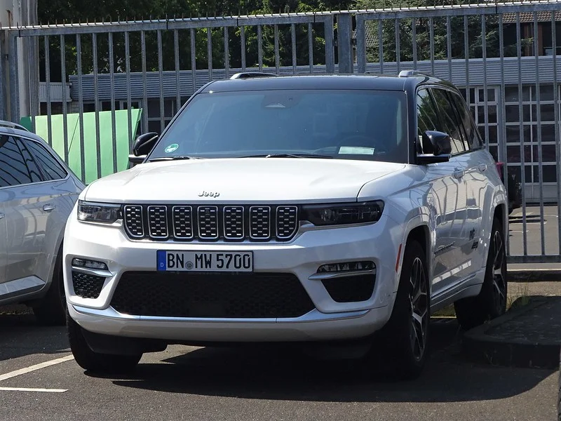 White 2022 Jeep Grand Cherokee