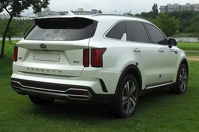 White Kia Sorento in a field