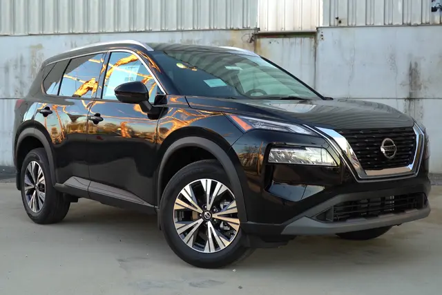 Black Nissan Rogue