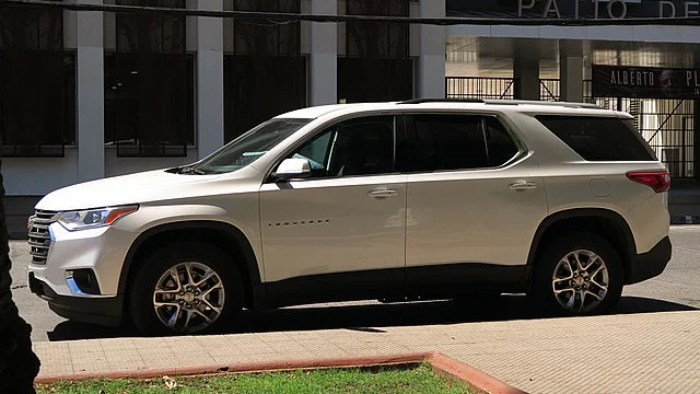 White Chevy Traverse