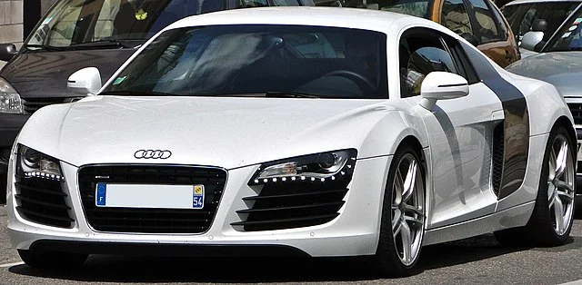 White Audi R8