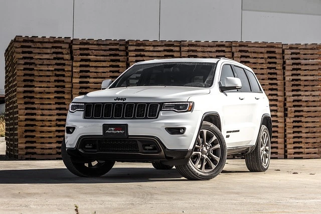 White 2023 Jeep Grand Cherokee