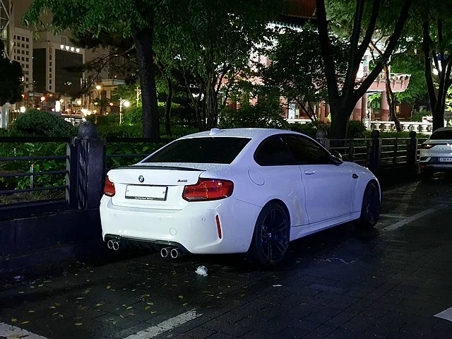 white bmw m2