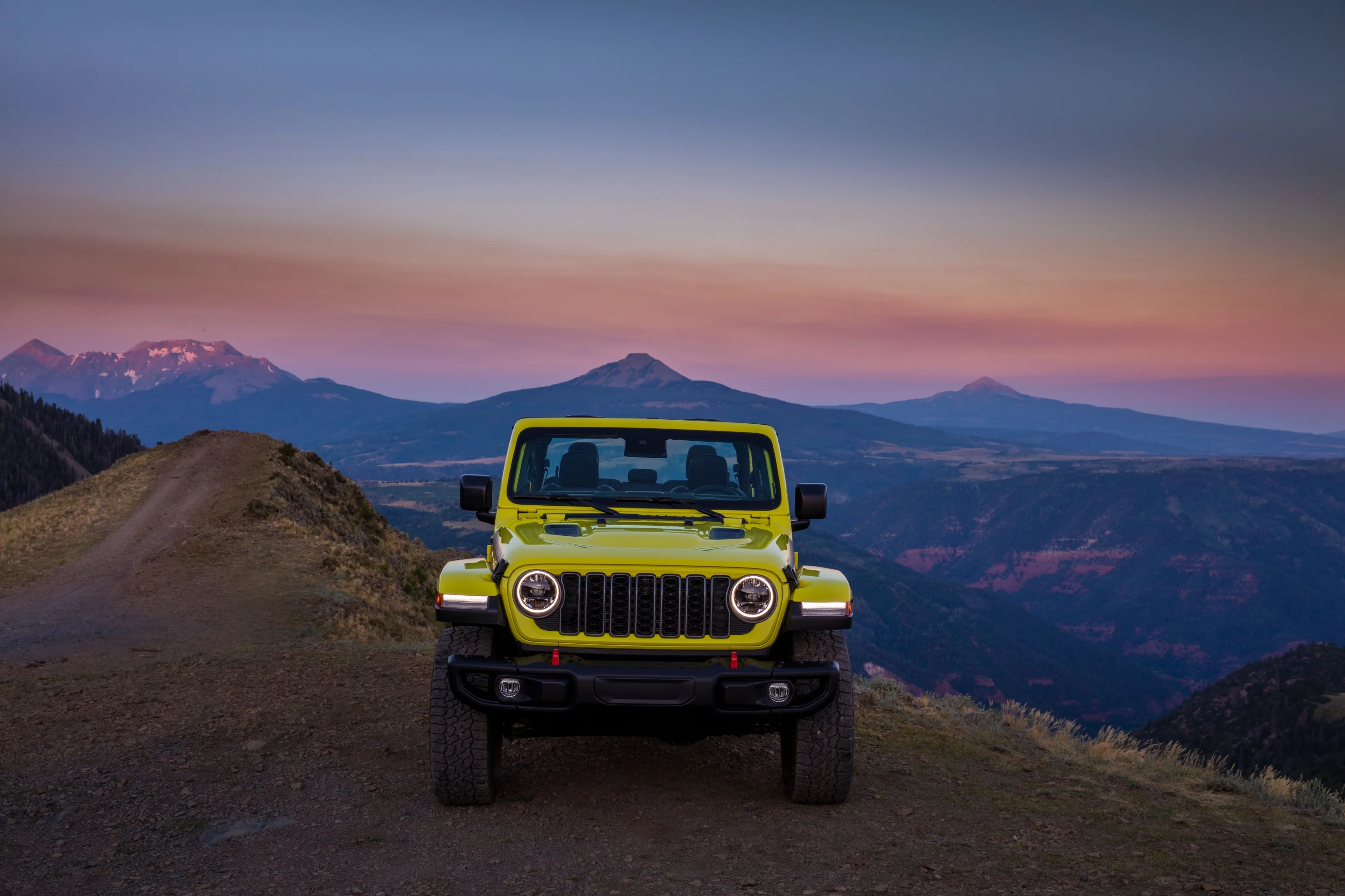 yellow 2024 jeep gladiator 