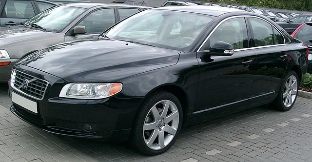 Black Volvo S80