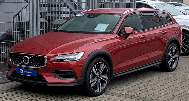 Red Volvo V60